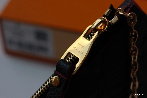 RECTO HOLDER VERSO CARD VUITTON LOUIS 0522